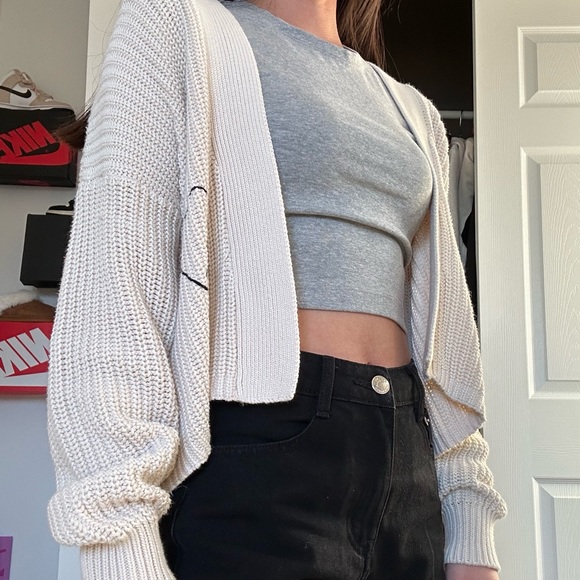 H&M Cardigan (M) - Picture 4 of 5